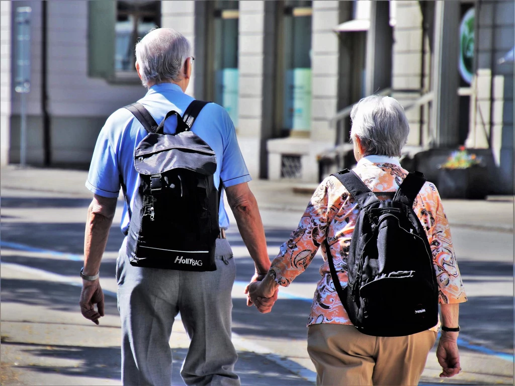 Zniżki dla emerytów obejmują wiele stref życia. Sprawdź, z których z nich możesz skorzystać ty lub twoi bliscy.