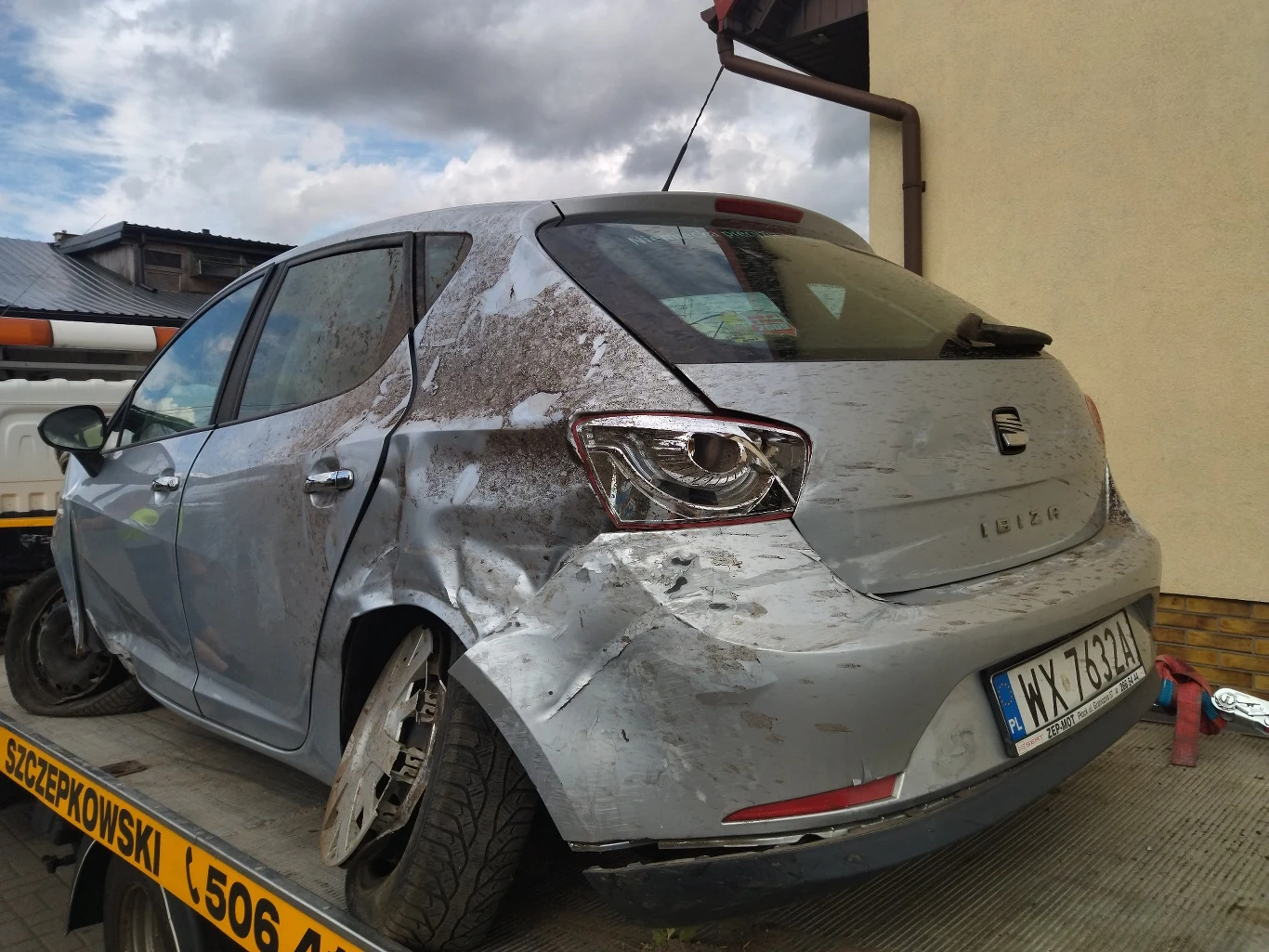 Tak wygląda Seat, którym rodzina z czteroletnim dzieckiem wracała z wakacji Tak wygląda Seat, którym rodzina z czteroletnim dzieckiem wracała z wakacji