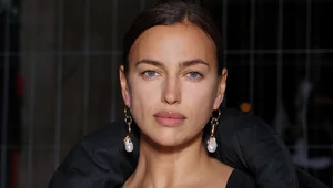 Irina Shayk pozuje w neonowym bikini