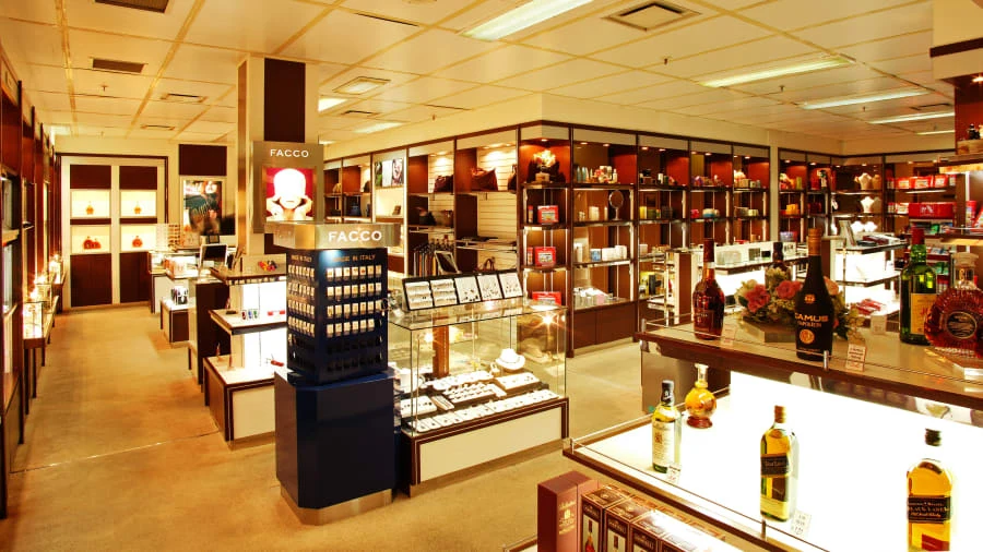 Pływający hotel oferował nawet sklepy dla turystów. /zdjęcie: Hyundai Asan Corporation