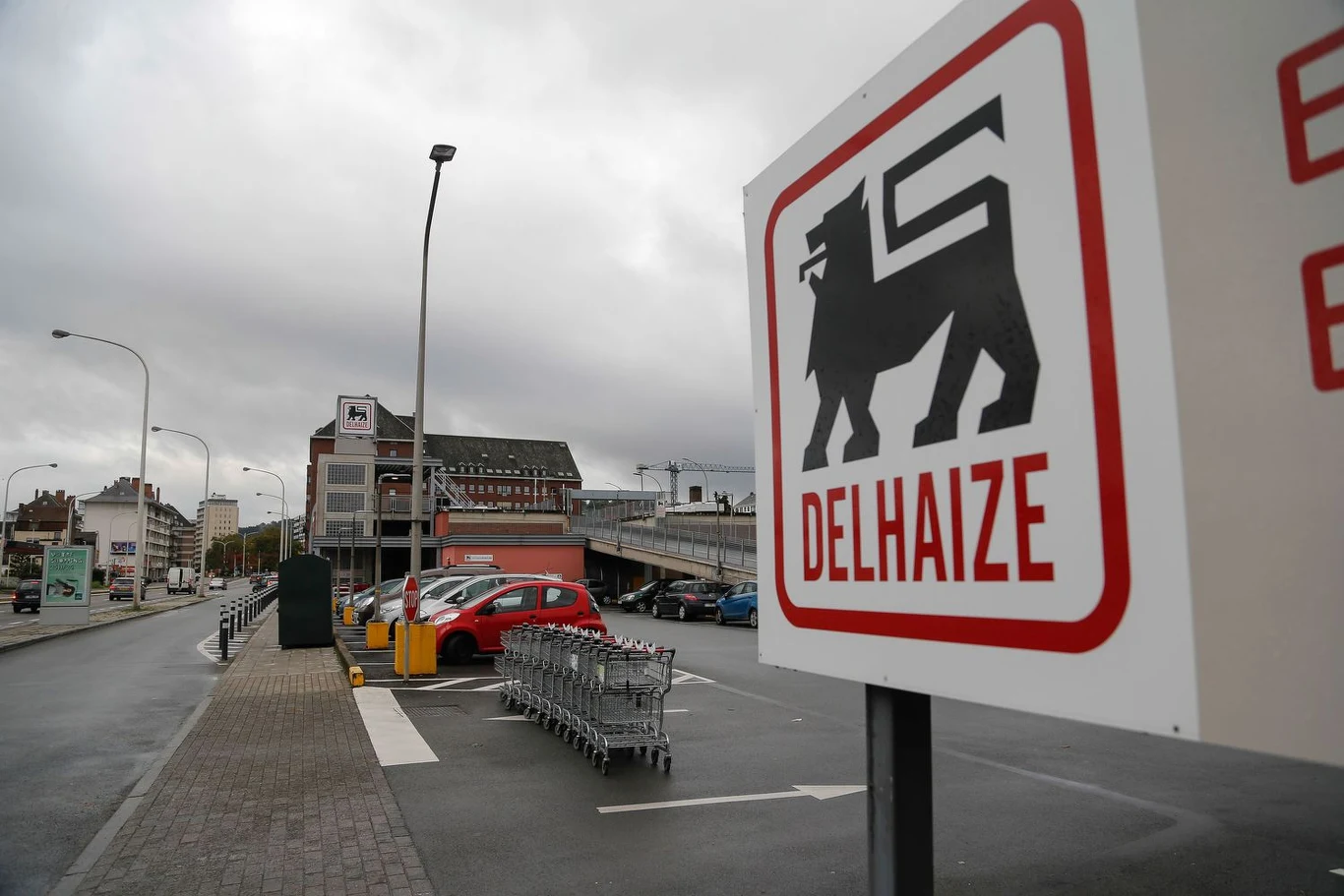 Puste półki w Belgii z powodu negocjacji między supermarketami i dostawcami towarów... Puste półki w Belgii z powodu negocjacji między supermarketami i dostawcami towarów...