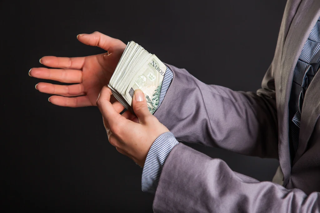 2/3 Polaków akceptuje pracę na czarno, podejmowaną po to, by nie dało się ściągnąć długów z pensji (zdj. ilustracyjne)