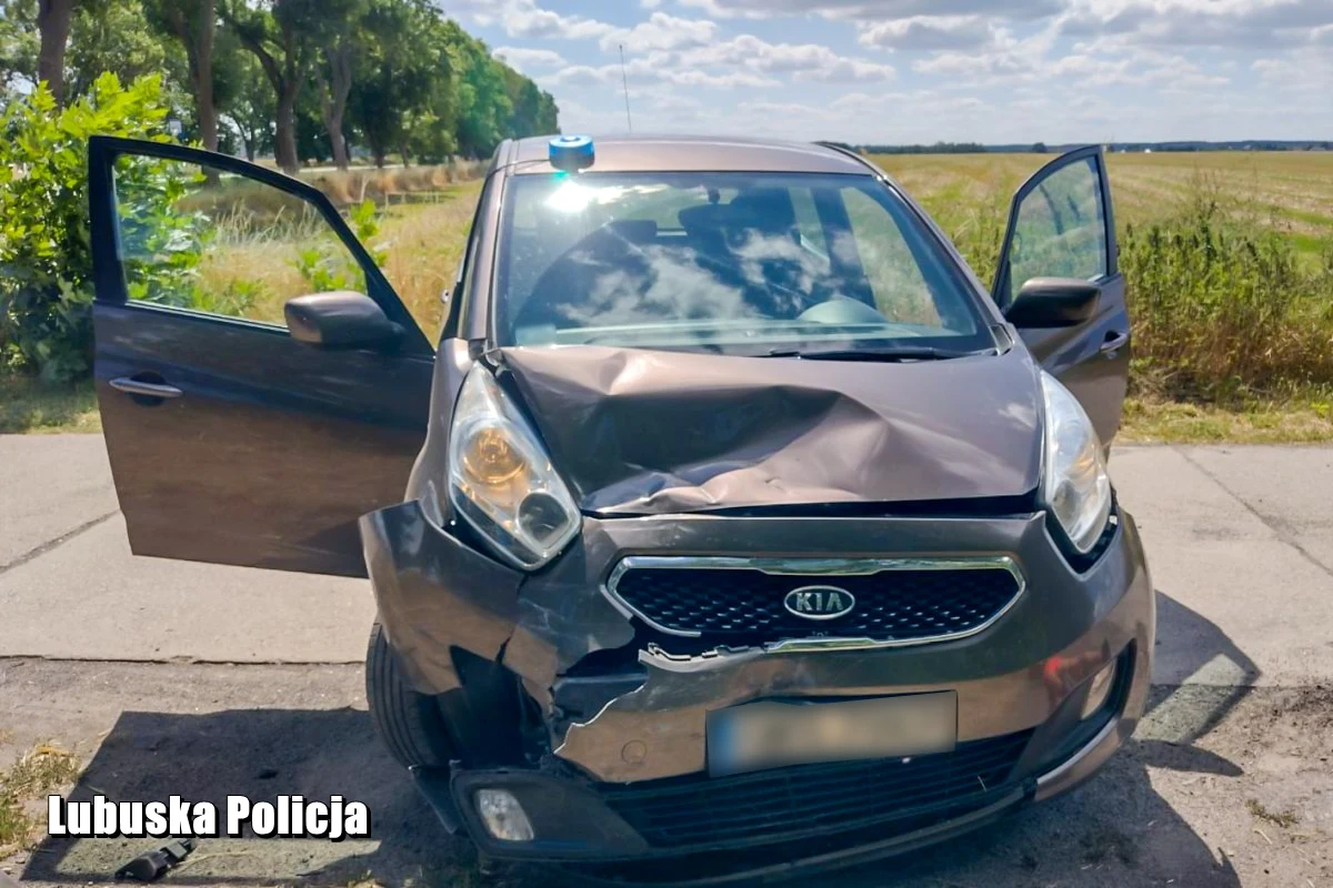 Nieoznakowany radiowóz policji kryminalnej Nieoznakowany radiowóz policji kryminalnej