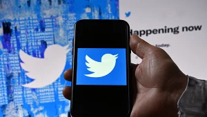 Twitter reklamuje wśród polskich użytkowników płatny model subskrypcyjny - Twitter Blue. 