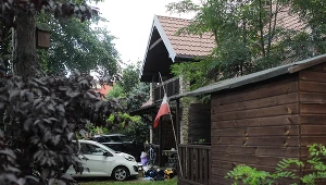 Dom jednorodzinny w Kiełpinie, w którym we wtorek 9 sierpnia rano ujawniono zwłoki dwojga osób