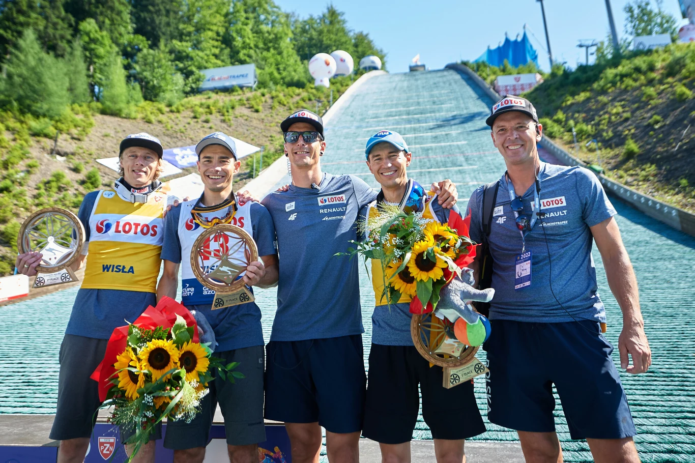 Dawid Kubacki, Jakub Wolny, Thomas Thurnbichler, Kamil Stoch i Marc Nolke podczas LGP w Wiśle