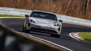 Porsche Taycan Turbo S na torze Nurburgring