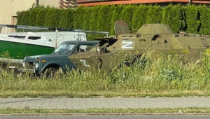 Symbole "Z" na pojazdach w Iławie. Sprawę wyjaśnia policja