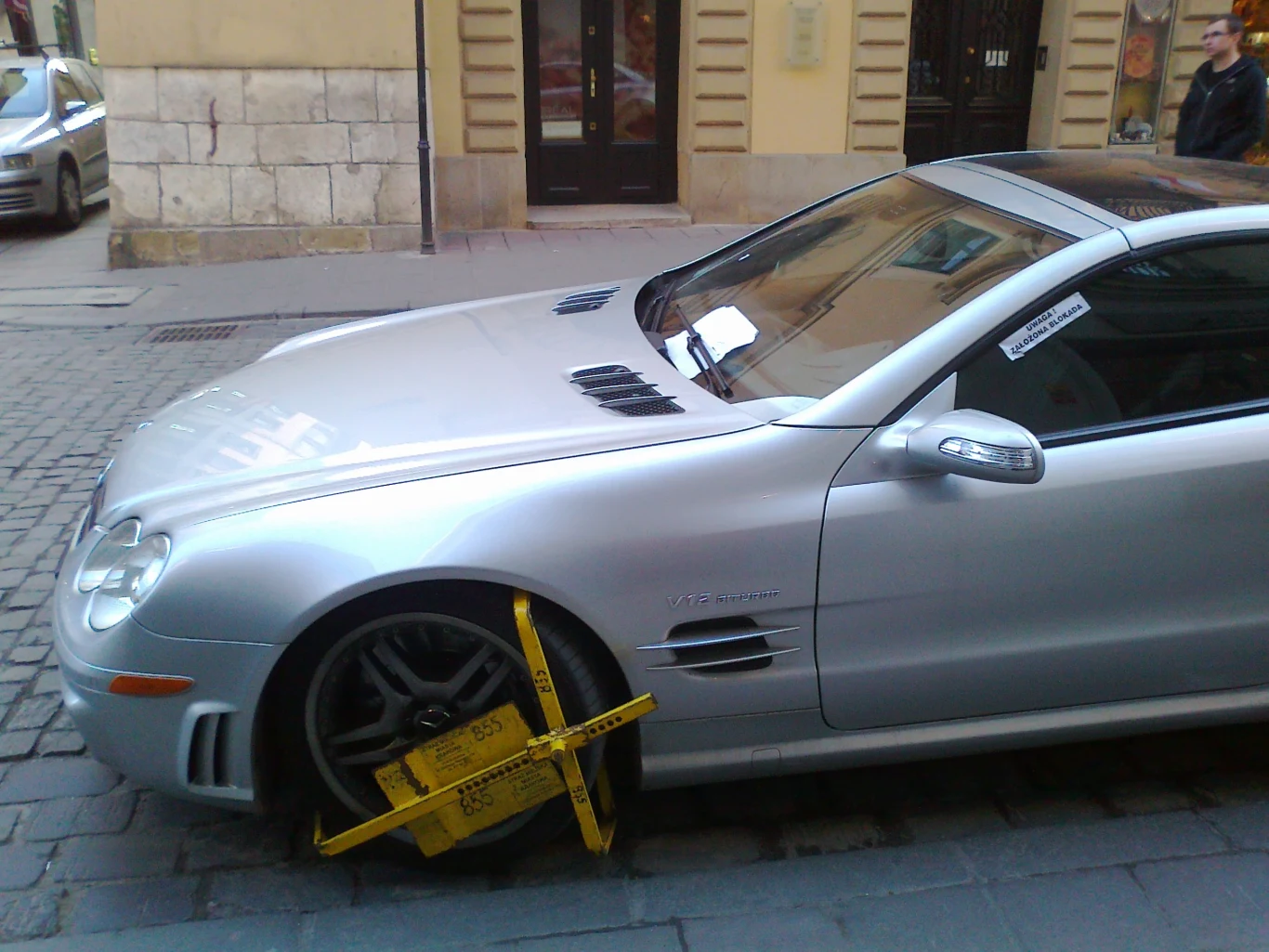 Spółdzielnia mieszkaniowa nie może zakładać blokad na zaparkowane auta na jej terenie Spółdzielnia mieszkaniowa nie może zakładać blokad na zaparkowane auta na jej terenie