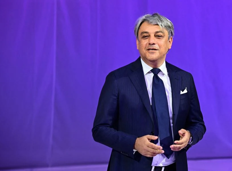 Luca de Meo potwierdza, że do 2026 roku w koncernie Renault pojawi się 25 nowych modeli. Luca de Meo potwierdza, że do 2026 roku w koncernie Renault pojawi się 25 nowych modeli.