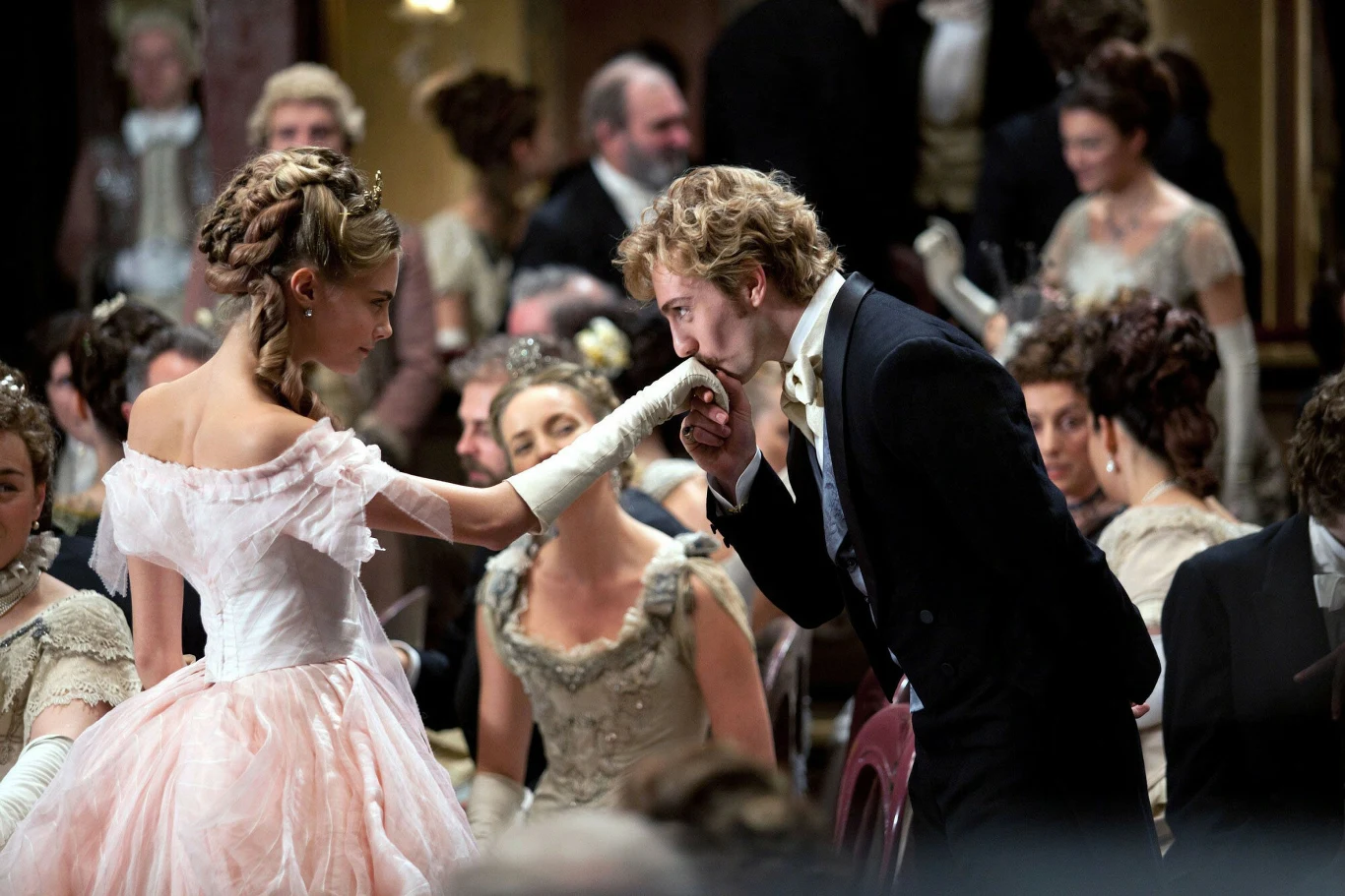 Cara Delevingne w filmie "Anna Karenina"