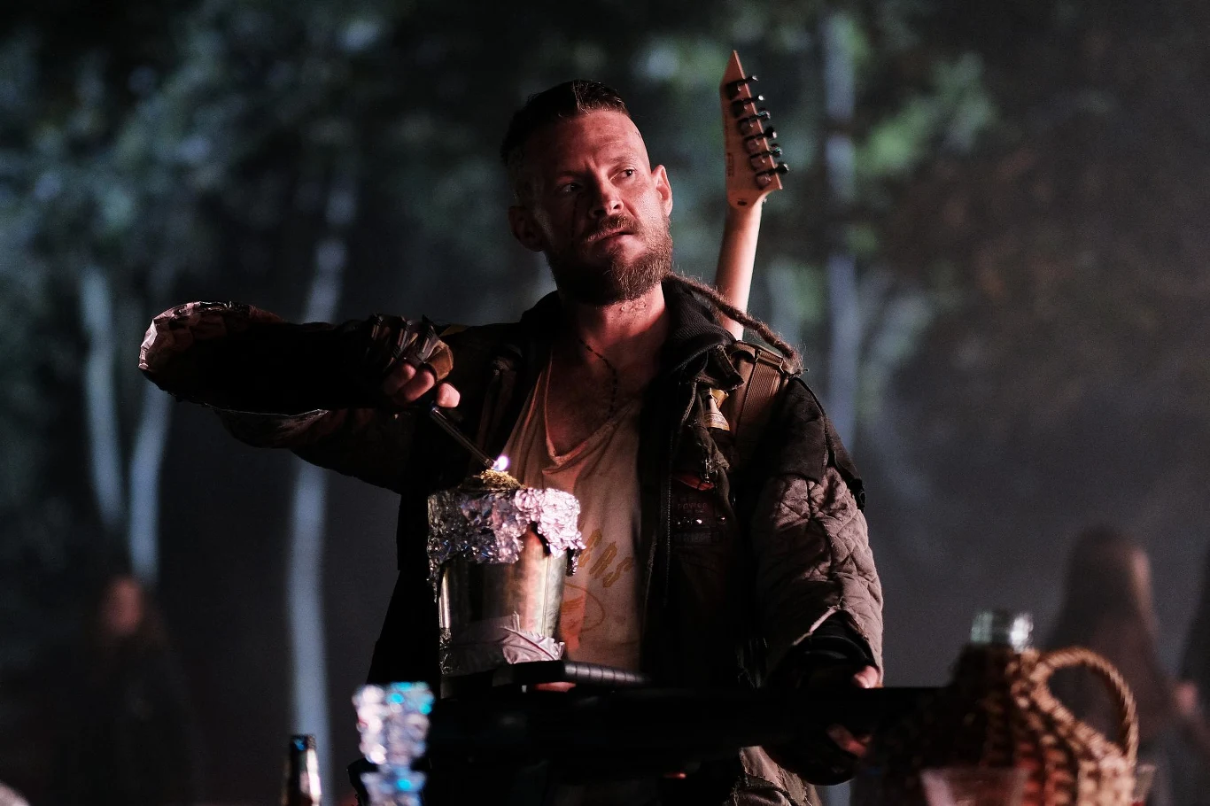 Partnerują im dużo bardziej doświadczeni: Sebastian Fabijański, Tomasz Kot, Cezary Pazura i Matylda Damięcka.  