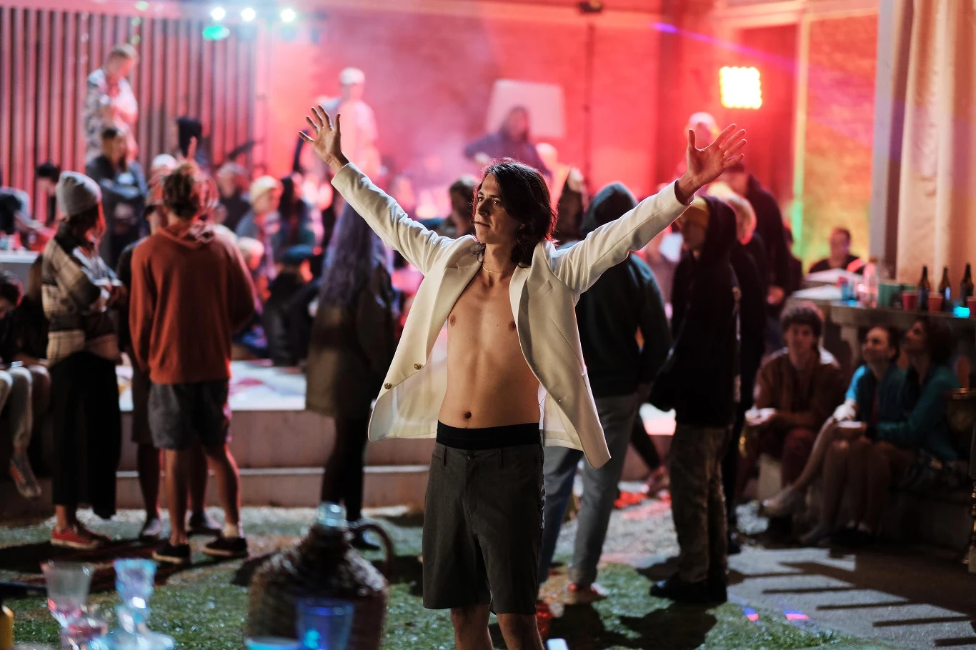 W filmie występują obiecujący aktorzy młodego pokolenia: Mikołaj Kubacki, Waleria Gorobets, Natalia Pitry, Alicja Wieniawa-Narkiewicz, Mariusz Urbaniec, Aleksander Kaleta,  Mikołaj Matczak, Marta Stalmierska, Monika Mikołajczak i Oskar Wojciechowski.