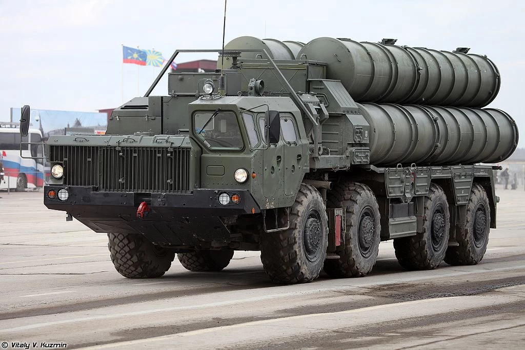 S-400 to najbardziej nowoczesne systemy rakietowe klasy ziemia-powietrze, jakie posiadają Rosjanie / foto: wikipedia