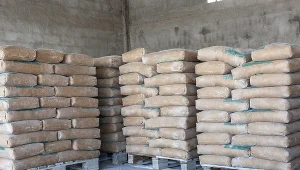 Wśród pozycji o wciąż przybierającej dynamice wzrostów cen szczególną uwagę zwraca cement z wapnem