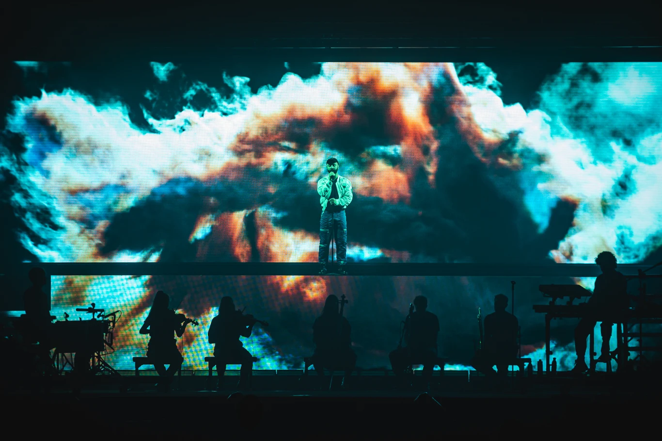 Jedną z gwiazd pierwszego dnia był francuski wokalista Woodkid.