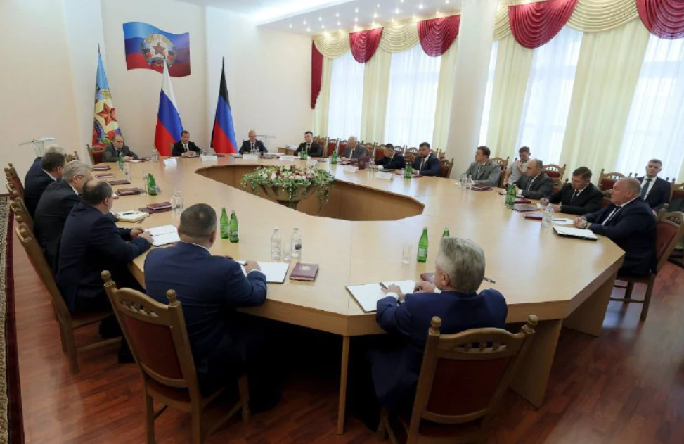 Były prezydent Rosji był w czwartek w Donbasie Były prezydent Rosji był w czwartek w Donbasie