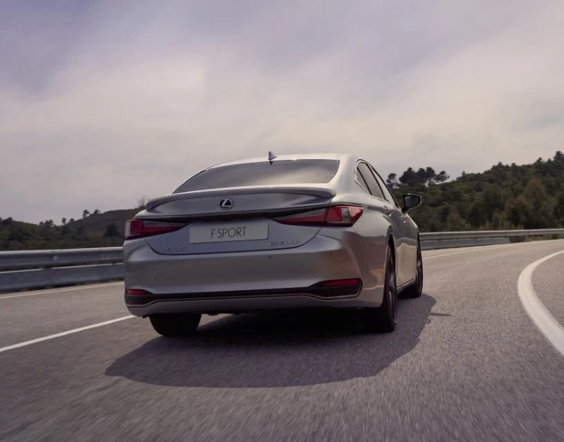 Lexus ES na rok modelowy 2023. Lexus ES na rok modelowy 2023.