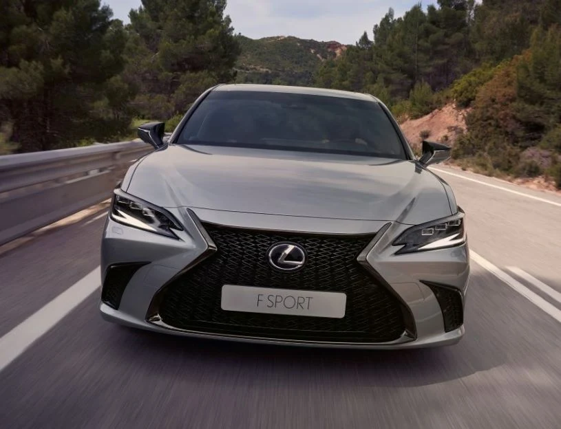 Lexus ES na rok modelowy 2023. Lexus ES na rok modelowy 2023.