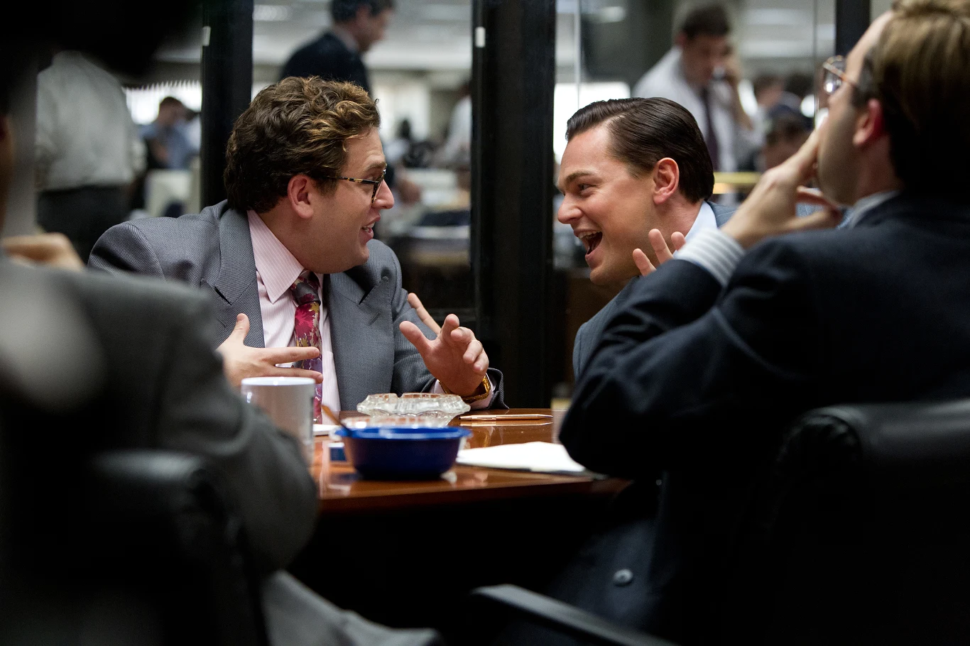 Kadr z filmu "Wilk z Wall Street" dyst. Monolith film Kadr z filmu "Wilk z Wall Street" dyst. Monolith film