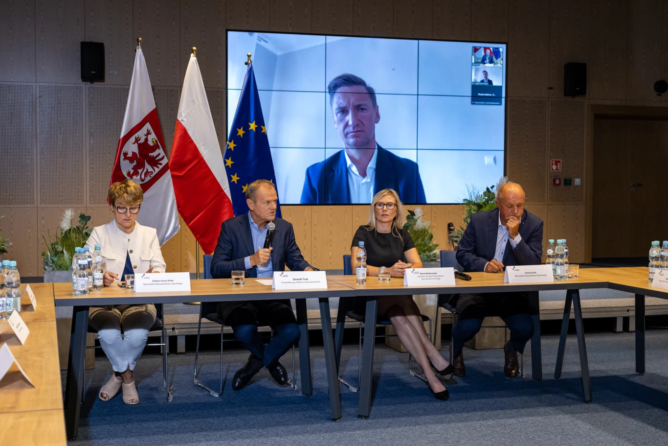 Donald Tusk wezwał władze do działań Donald Tusk wezwał władze do działań