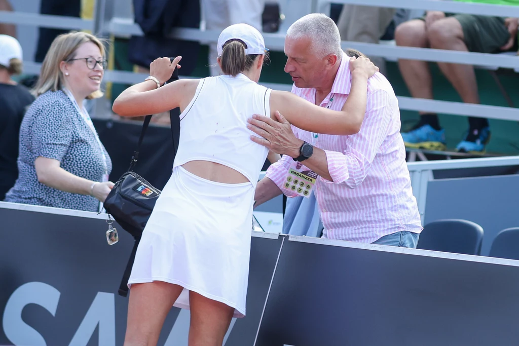 Tomasz Świątek i Iga podczas turnieju WTA w Warszawie Tomasz Świątek i Iga podczas turnieju WTA w Warszawie