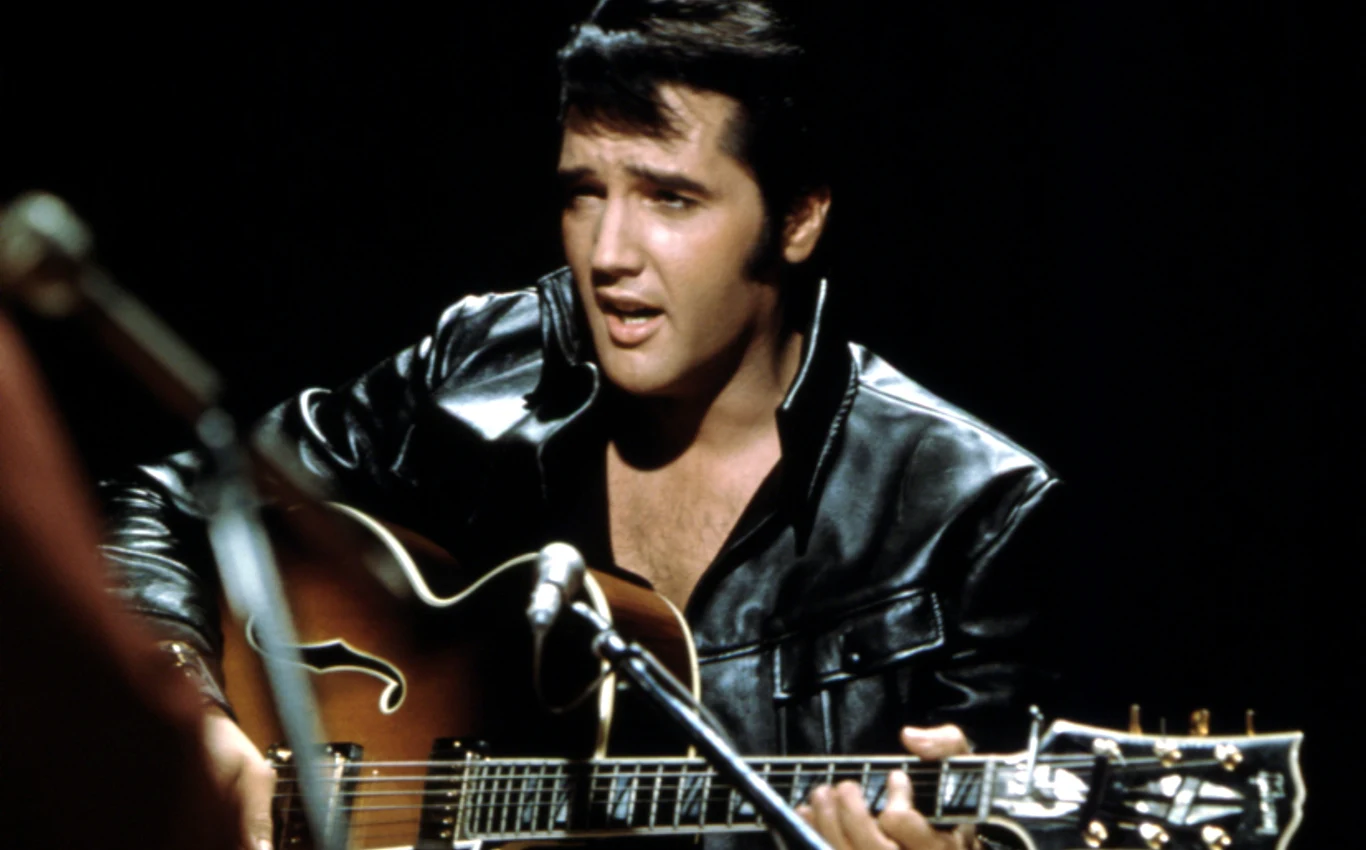 Elvis Presley nazywany jest Królem rock'n'rolla Elvis Presley nazywany jest Królem rock'n'rolla