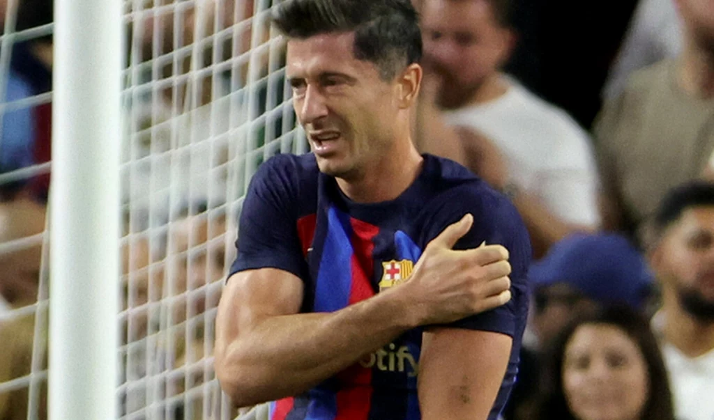 Robert Lewandowski jest teraz piłkarzem Barcelony Robert Lewandowski jest teraz piłkarzem Barcelony