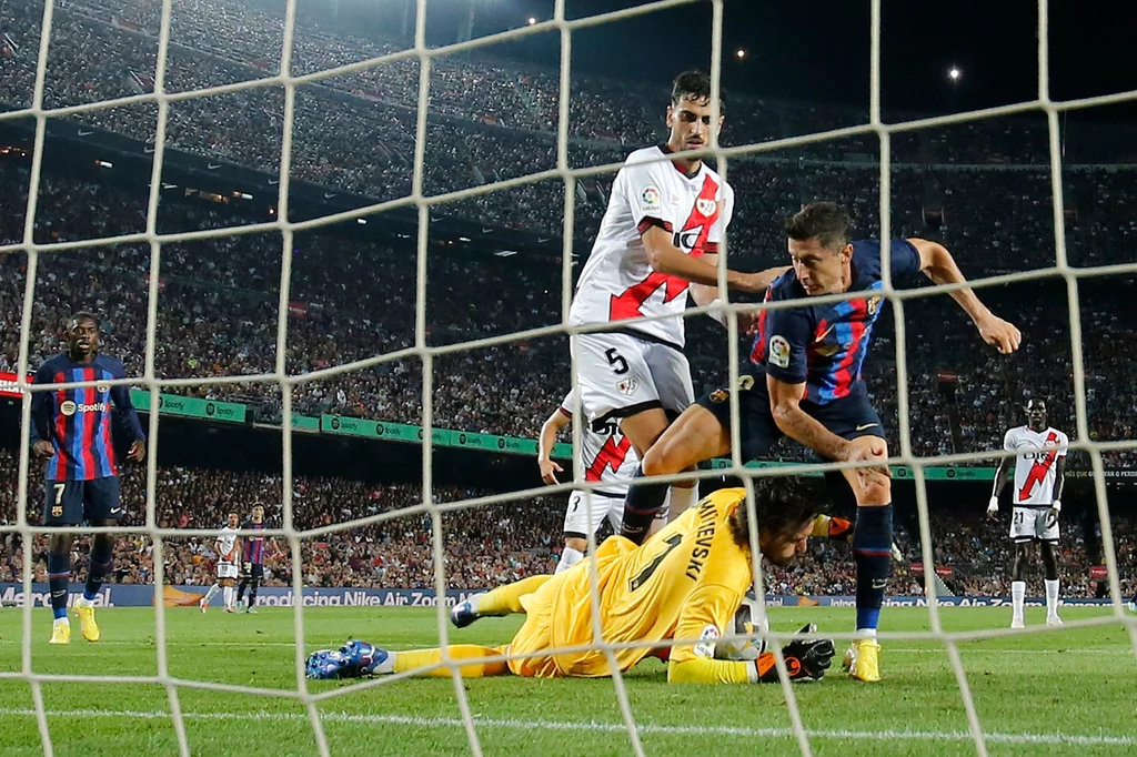 W meczu z Rayo, Robert Lewandowski (w środku) i jego koledzy, byli bezradni W meczu z Rayo, Robert Lewandowski (w środku) i jego koledzy, byli bezradni