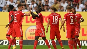 Sadio Mane cieszy się z kolegami z Bayernu