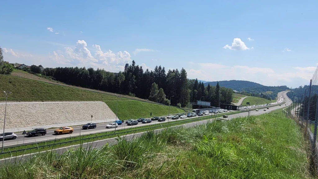 Korki na wysokości Skomielnej Białej w kierunku Krakowa Korki na wysokości Skomielnej Białej w kierunku Krakowa
