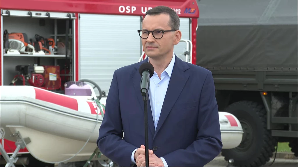 Premier Mateusz Morawiecki podczas konferencji prasowej w miejscowości Uraz Premier Mateusz Morawiecki podczas konferencji prasowej w miejscowości Uraz