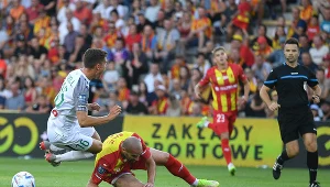 Kluczowy moment meczu - za ten faul Saša Balić zobaczył czerwoną kartkę. Korona przez blisko 80 minut musiała grać w osłabieniu i przegrała