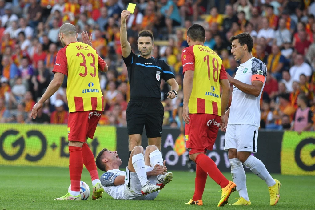 System VAR dwukrotnie był użyty w meczu Korona Kielce - Warta Poznań System VAR dwukrotnie był użyty w meczu Korona Kielce - Warta Poznań