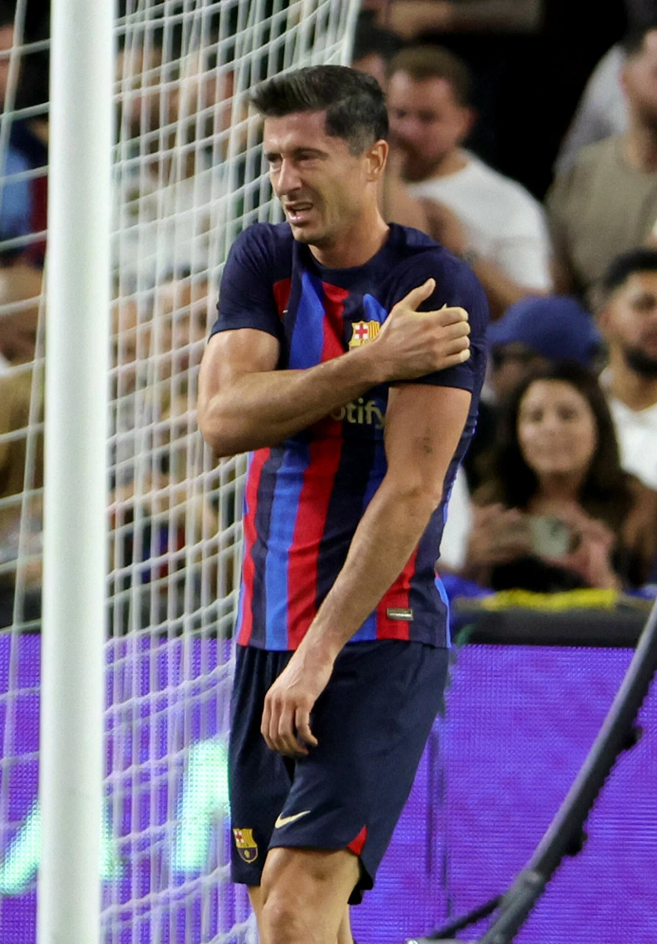 Robert Lewandowski jest teraz piłkarzem FC Barcelona Robert Lewandowski jest teraz piłkarzem FC Barcelona
