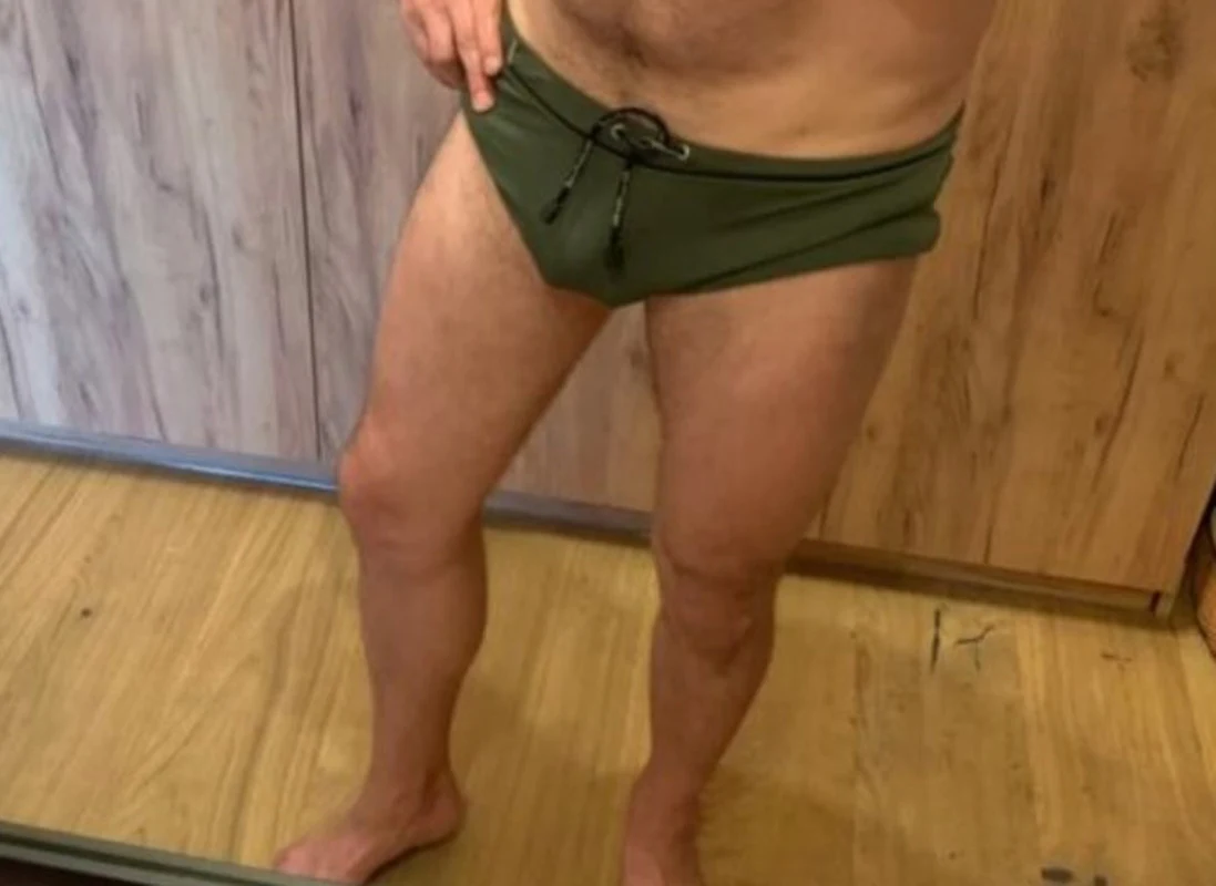 Obdarzony gwiazdor wrzucił zdjęcie w samych slipach. Apeluje o pomoc Obdarzony gwiazdor wrzucił zdjęcie w samych slipach. Apeluje o pomoc