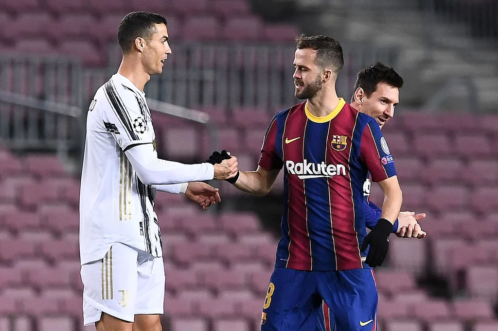 Miralem Pjanić w meczu z Juventusem. Ostatni raz grał dla Barcelony, gdy jego partnerem z drużyny był Leo Messi, a Ronaldo wciąż był piłkarzem Juventusu