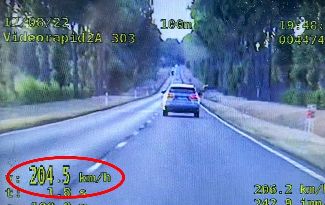 Pędził ponad 200 kilometrów na godzinę Pędził ponad 200 kilometrów na godzinę