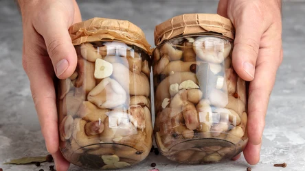 ​Do grzybków marynowanych dodaj tyle octu. Inaczej zepsujesz ich smak