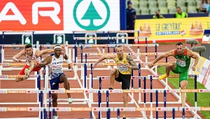 Francuz Manga biegł po prawej stronie swojego toru, Czykier - bliżej lewej. Dwie sekundy przed tym ujęciem mogło więc dojść do kontaktu, który wytrącił Polaka z rytmu. 
