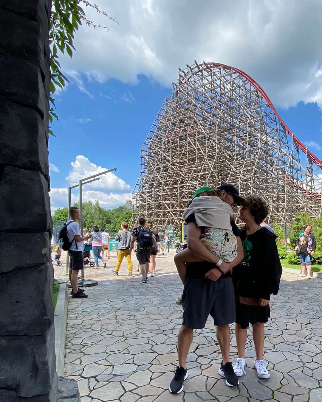 Marcin Hakiel z dziećmi Marcin Hakiel z dziećmi