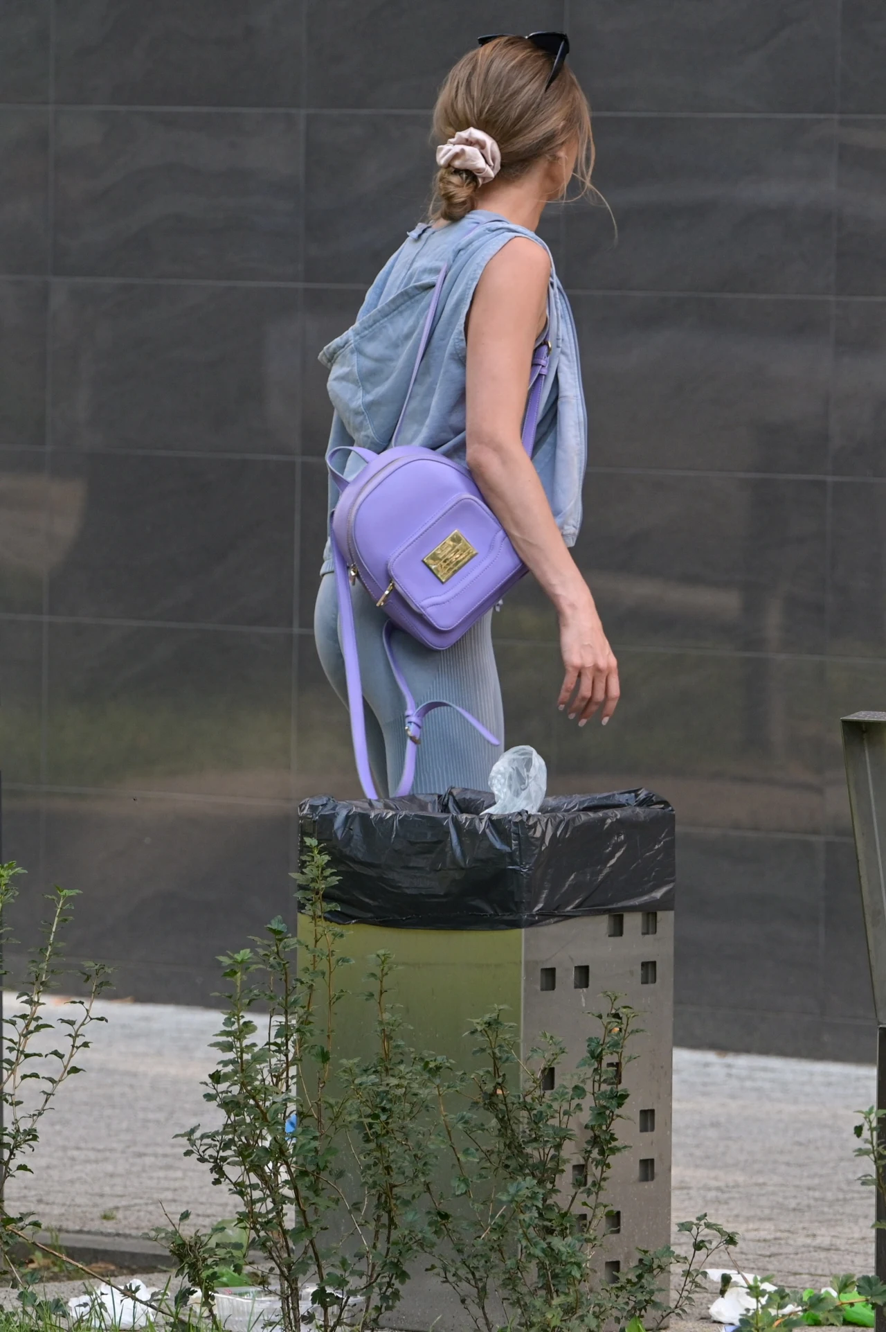 Worek wylądował w śmietniku Worek wylądował w śmietniku