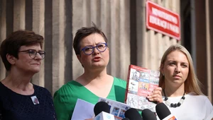 Posłanki Koalicji Obywatelskiej podczas konferencji prasowej dotyczącej podręcznika "HiT"