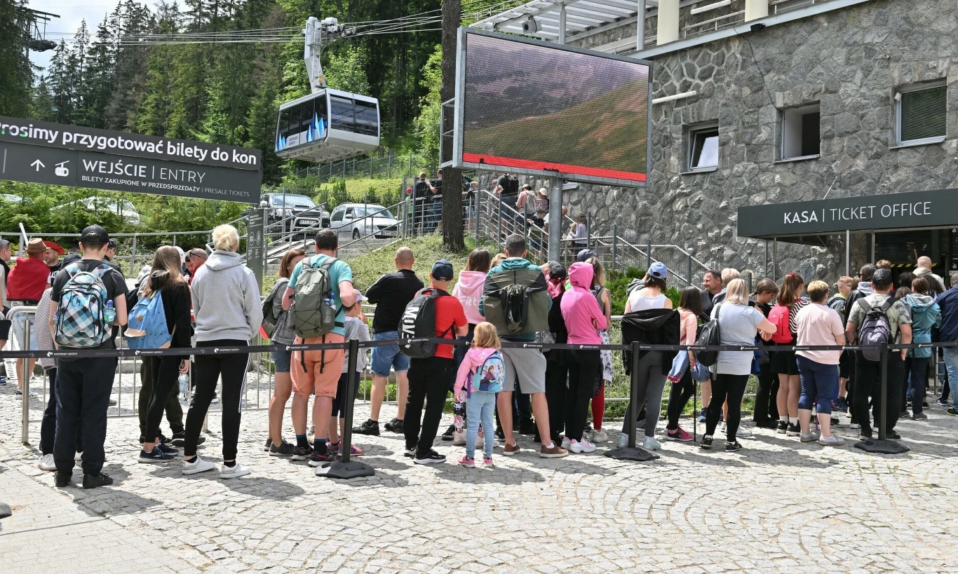 Kolejka do kolejki na Kasprowy Wierch