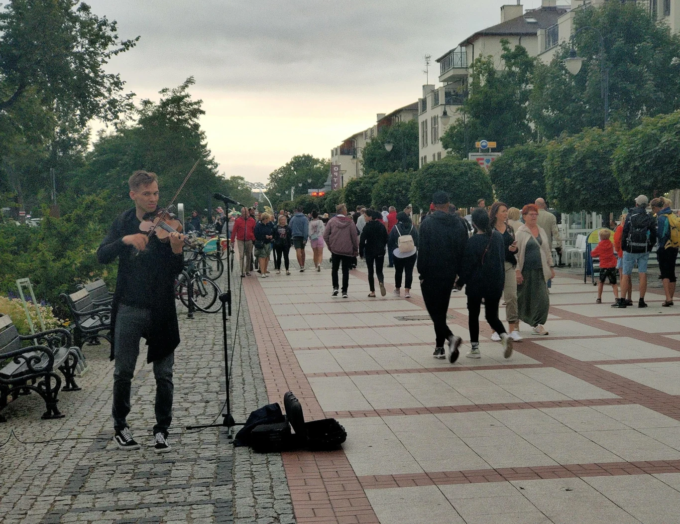 Deptak nieopodal plaży w Świnoujściu Deptak nieopodal plaży w Świnoujściu