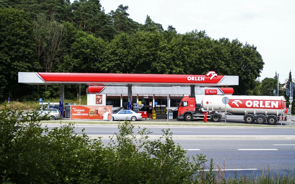 Orlen to największy gracz na rynku paliw w Polsce. Po połączeniu z Lotosem zyska jeszcze bardziej dominującą pozycję