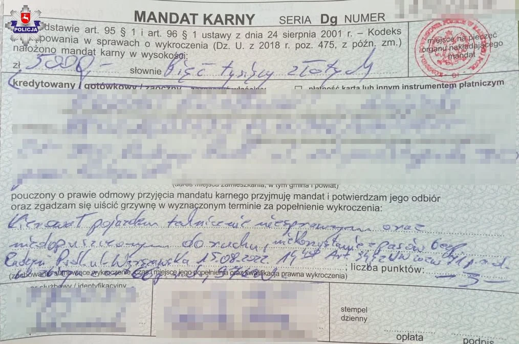 Kierowca nie tylko nie zadbał o samochód, ale również jechał bez pasów. To wszystko będzie kosztować 5 tys. zł. czyli więcej niż warte było auto... Kierowca nie tylko nie zadbał o samochód, ale również jechał bez pasów. To wszystko będzie kosztować 5 tys. zł. czyli więcej niż warte było auto...