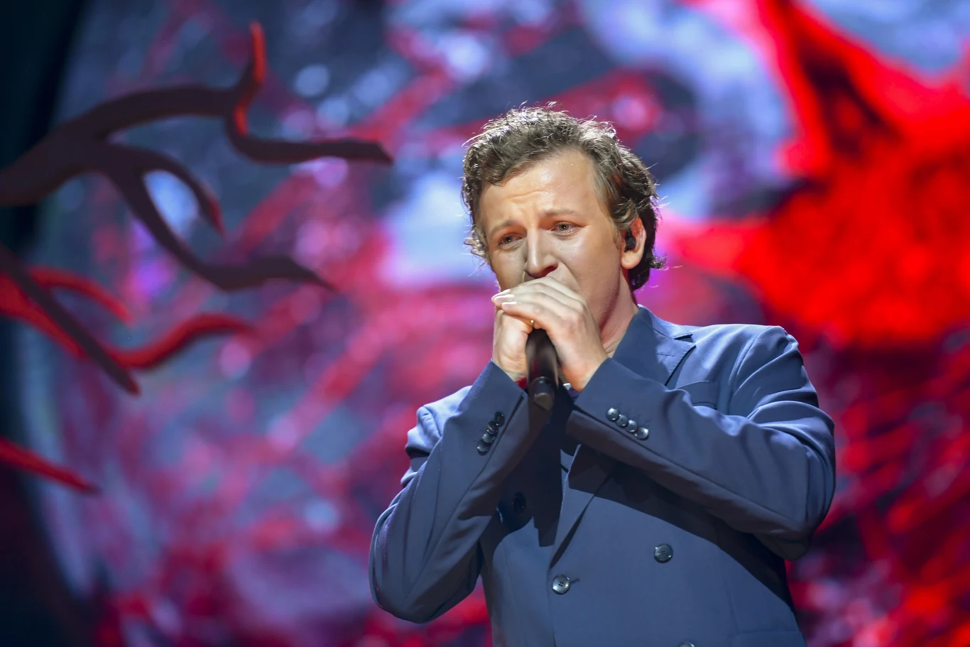 Maciej Musiałowski wykonał "Władzę" zespołu Closterkeller.