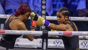 Ramla Ali (po prawej)