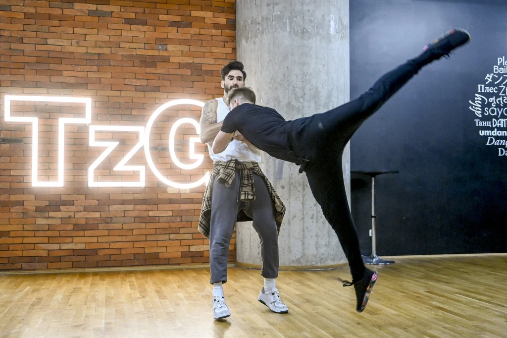 Jacek Jelonek trenuje do programu "Dancing with the Stars. Taniec z gwiazdami"